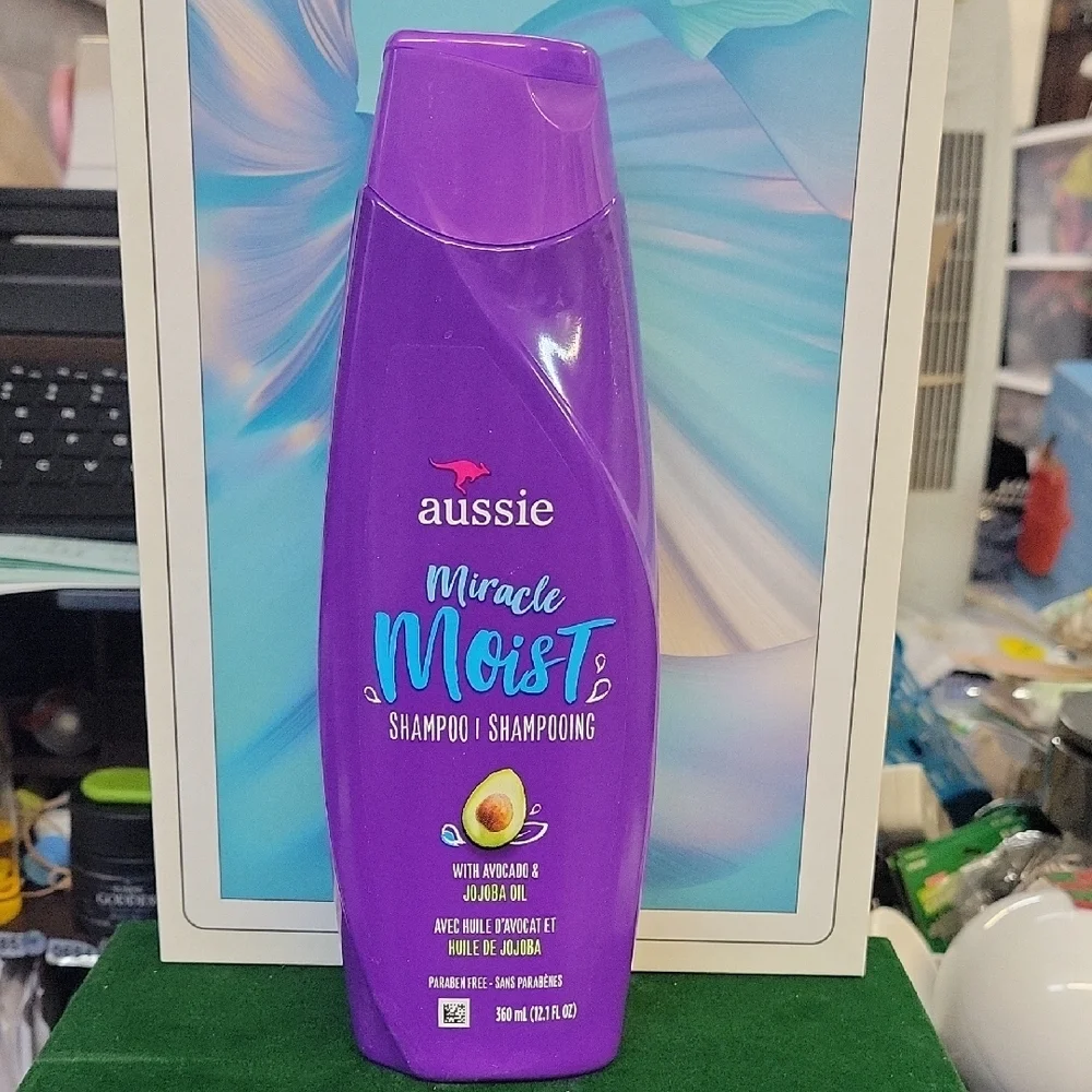 Aussie Miracle Moist Shampoo - 360ml New Bottle